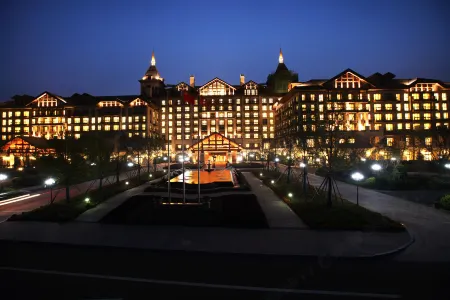 Orient-Anyi international Hotel Отели рядом с достопримечательностью «Nangong Parrot Park»