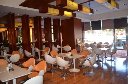 Iris Orchard All Suites Hotel (Tangshan Convention Center) Отели рядом со станцией Tangshan North Railway Station