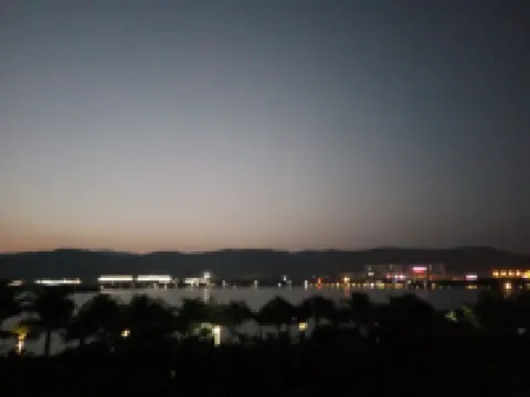 Maitreya Love Lake Hotel (Huquan Ecological Park Honghe Water Town Branch)