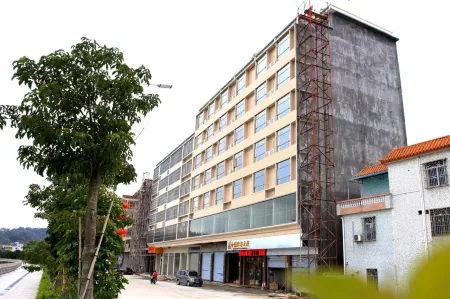 Fengshun Jinyuan Hot Spring Building Отели рядом с достопримечательностью «Tonggufeng Scenic Area»