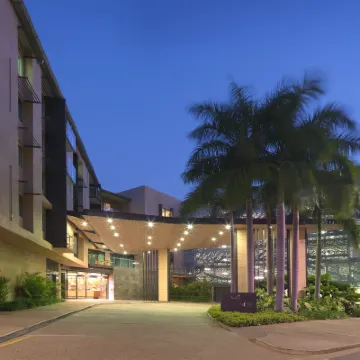 Vibe Hotel Darwin Waterfront Hotels near Darwin Convention Centre