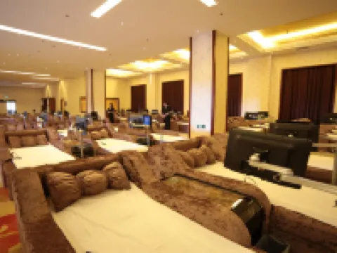 GOLD LAVEROCK  HOTEL Hotels in Zhalantun