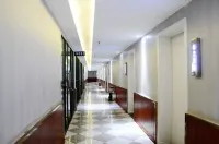 Home Inn Baiyun Hotel (Nanyang Station)