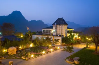 Schokolake Hotels near Ginger Garden