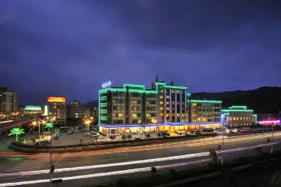 Nanfang Hotel Hotel dekat Jiulian Mountain