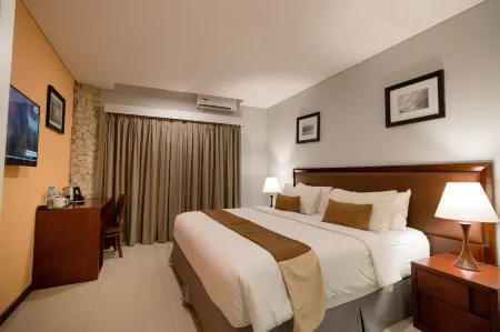 Kutabex Beachfront Hotel