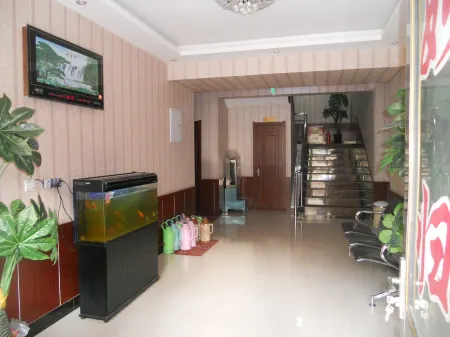 Yuzhong Mantun Hotel Отели рядом с достопримечательностью «Center Square»