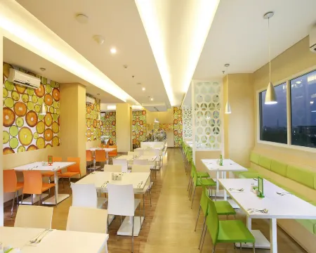 Zest Hotel Airport Jakarta Отели в г. Тангеранг