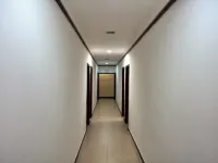 Luojiang Yijia Business Hotel