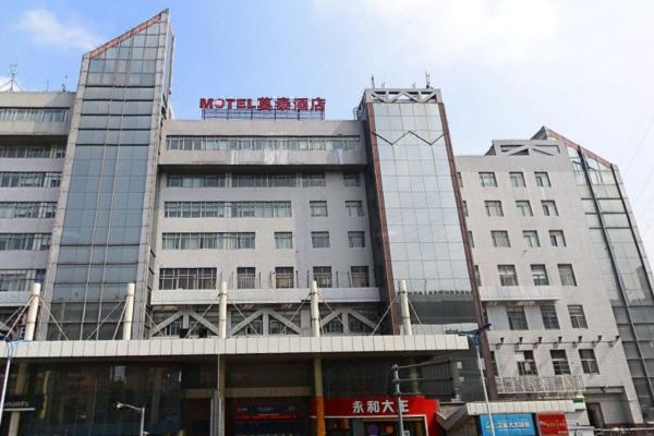 酒店 上海酒店 莫泰168(上海南站锦江乐园地铁站店)查看所有81张照片