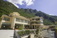 Golden Phoenix Resort Hotels near Five-Color Pond