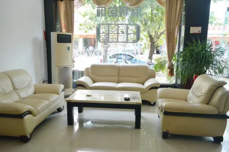 Yanhui Hotel Ding'an Отели рядом с достопримечательностью «Ding'an Station»