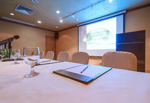 호텔 주변 로컬 맛집 거리 모습