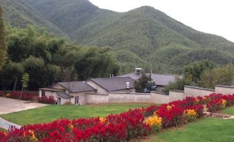 Xuancheng Lucunxiang Zhulin Yaju Farm Stay