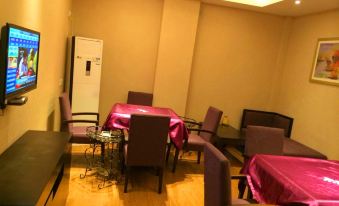 Yiju Hotel (Chongqing Huaxi Culture and Sports Center Dajiang Light Rail Station)