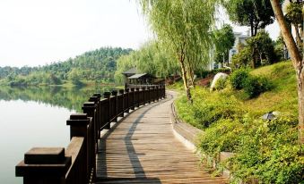 Jiayushan Lake Hot Spring Resort Hotel