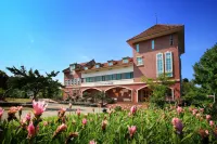 Schokolake Hotels near Ginger Garden