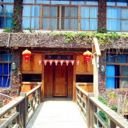 Taohuayuan Holiday Hotel
