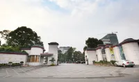 Ji'an Hotel - parking