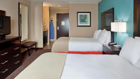 Holiday Inn Express & Suites North Kansas City