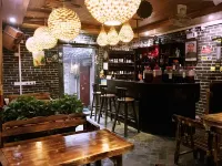 By Chance Bar&Inn - إقامة ريفية