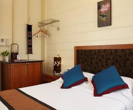 ห้องดีลักซ์ เตียงใหญ่ 1 เตียง