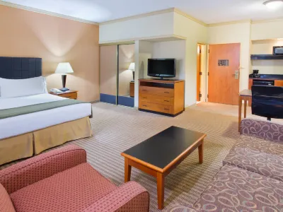 Holiday Inn Express & Suites Irving DFW Airport North Hotel dekat Halftime Institute