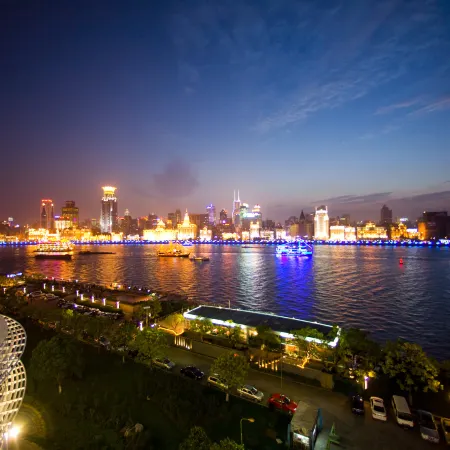 Oriental Riverside Hotel Shanghai (Shanghai International Convention Center) Отели рядом с достопримечательностью «Телебашня «Восточная жемчужина»»