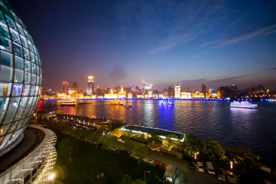 Oriental Riverside Hotel Shanghai (Shanghai International Convention Center) Отели рядом с достопримечательностью «Телебашня Восточная Жемчужина»
