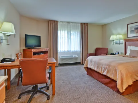 Candlewood Suites 保齡球綠色