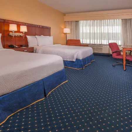 Courtyard Arlington Crystal City/Reagan National Airport Отели рядом с достопримечательностью «Арлингтон-хаус»