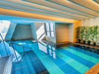 上海威斯汀大饭店 - 室内游泳池