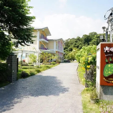 Barefoot Springs Hostel