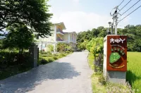 Barefoot Springs Hostel 둥산향 호텔