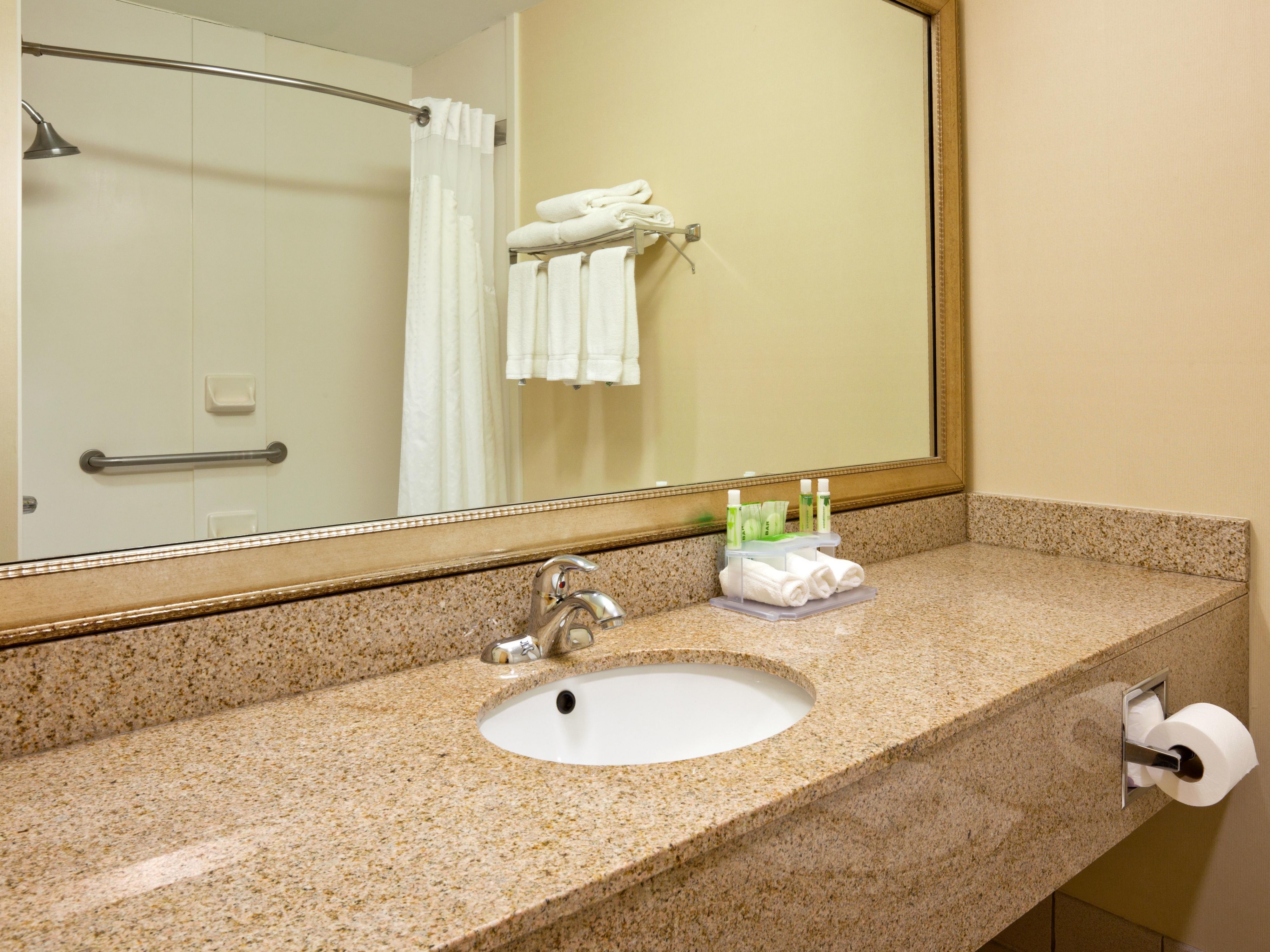 Holiday Inn Express & Suites - Interstate 380 at 33rd Avenue, an Ihg Hotel