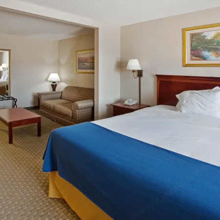 Holiday Inn Express & Suites THOMASVILLE by IHG