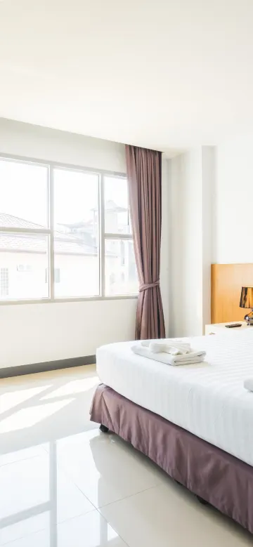 ห้องดีลักซ์ เตียงใหญ่ 1 เตียง