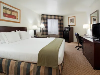 Holiday Inn Express & Suites Colorado Springs Airport