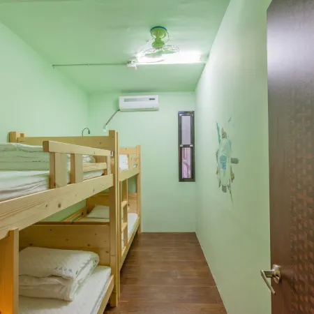 Golden House Hostel Отели рядом с достопримечательностью «Железнодорожная станция Sijiaoting»