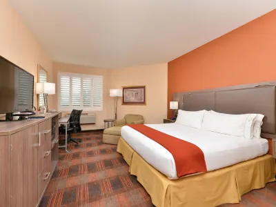 Holiday Inn Express & Suites Elk Grove Central - Hwy 99
