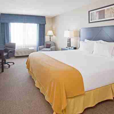 Holiday Inn Express & Suites Grand Forks Rooms