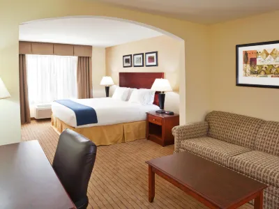 Holiday Inn Express & Suites East Lansing Hotel dekat Michigan State University