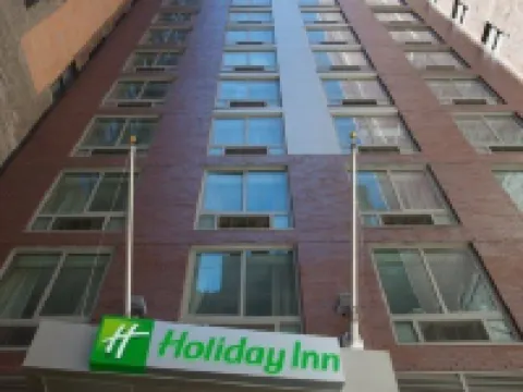 Holiday Inn NEW YORK CITY - TIMES SQUARE by IHG โรงแรมใกล้จุดชมวิวท็อปออฟเดอะร็อค