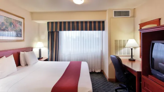 Holiday Inn Express & Suites Everett