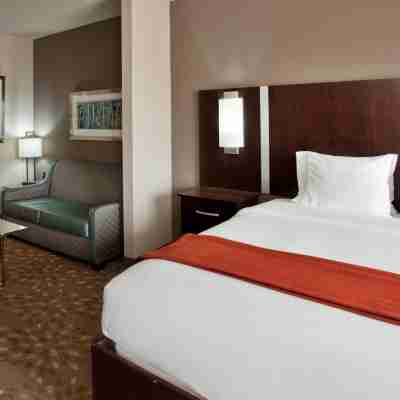 Holiday Inn Express & Suites Saint Robert - Leonard Wood Rooms