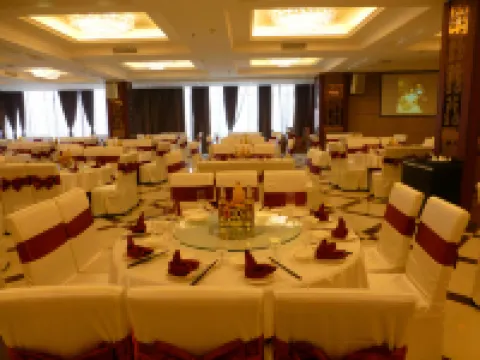 Grand Emperor Hotel