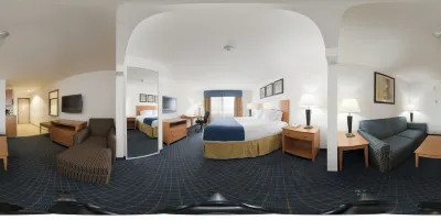 Holiday Inn Express & Suites Carlsbad Hotels in Carlsbad