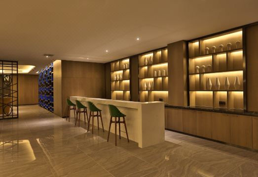 피쳐드 오렌지 호텔 로비