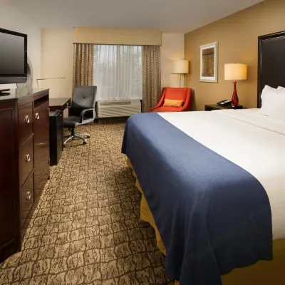 Holiday Inn Express & Suites ALEXANDRIA - FORT BELVOIR by IHG Các khách sạn gần Công viên Founders