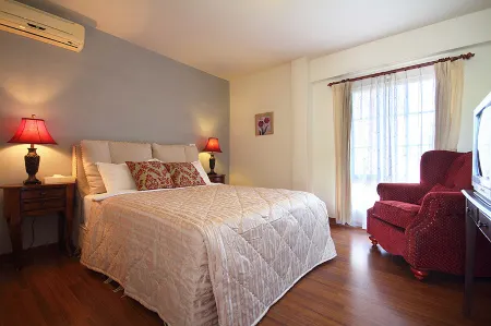 Champs Elysees Guesthouse Отели рядом с достопримечательностью «General Hall»